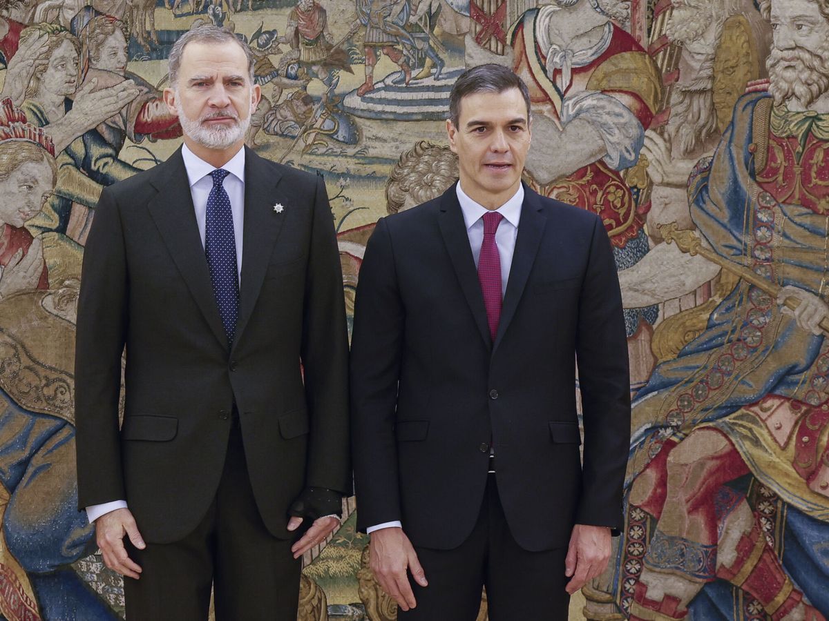 Foto: El rey Felipe VI y Pedro Sánchez. (EFE/Ballesteros)