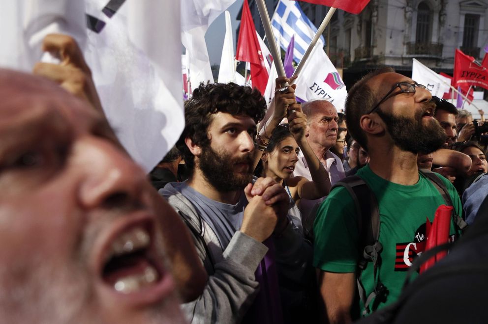 Simpatizantes de Syriza durante un discurso de Tsipras de campaña para las europeas en Atenas (Reuters).