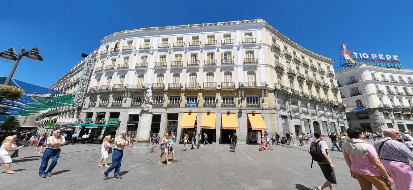 Foto: Imagen del edificio en la Puerta del Sol. (Google Street View / Jurgen Rob)