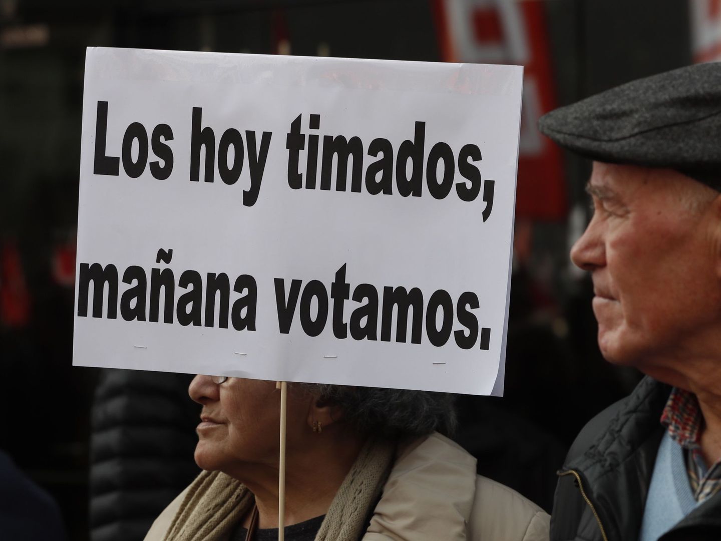 Manifestación convocada por UGT y CCOO en contra de la subida de las pensiones en Madrid. (EFE)