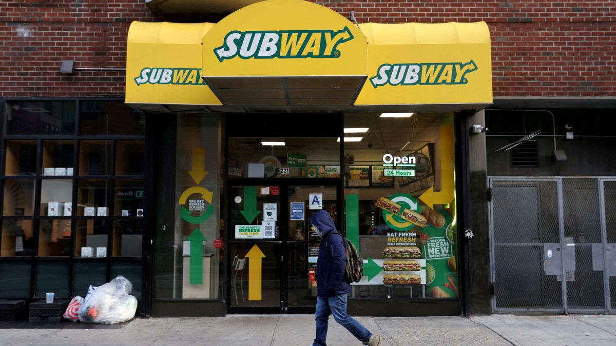 La cadena de bocadillos Subway acuerda su venta por 8.825 millones al fondo Roark Capital 