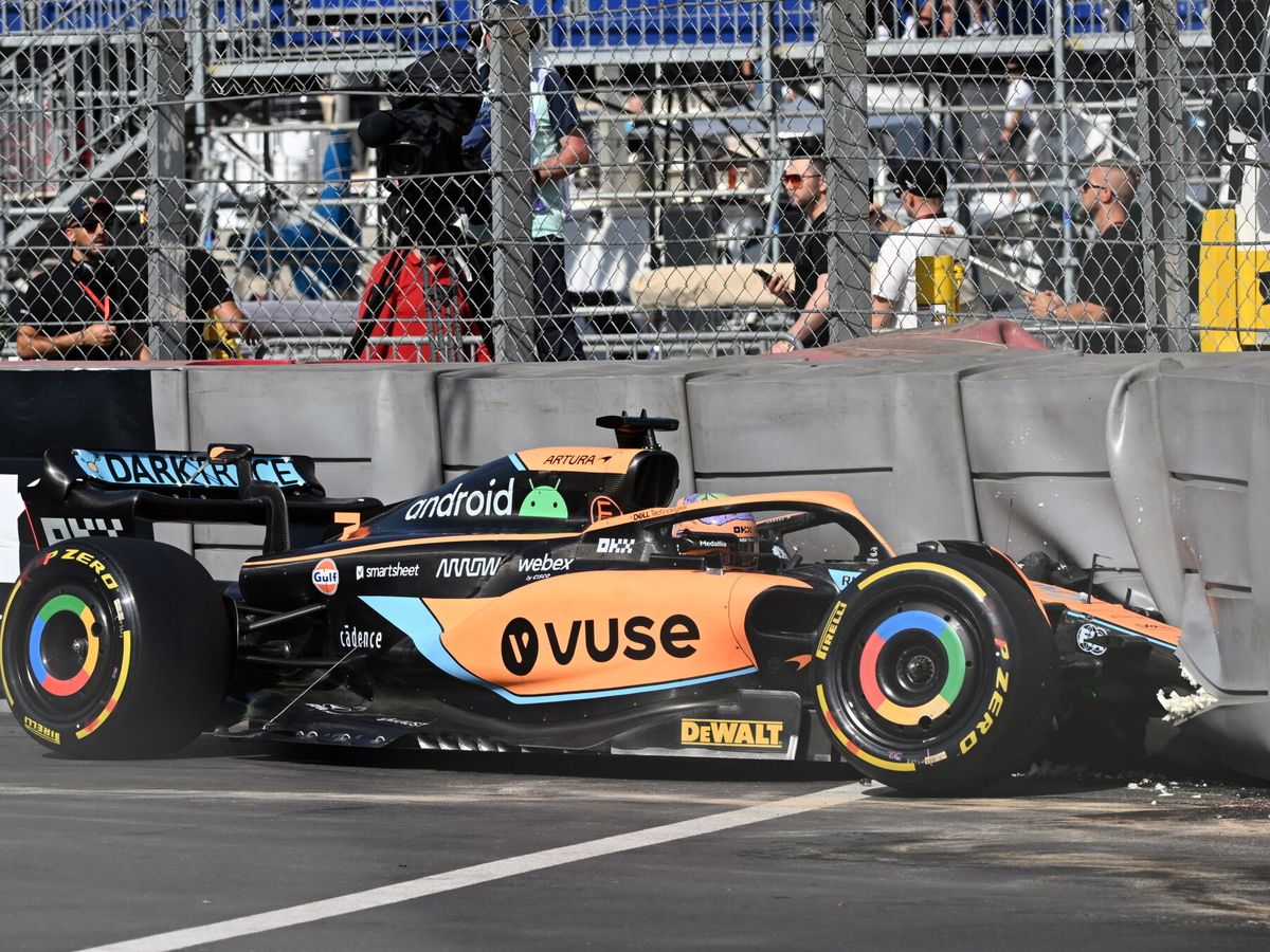 Foto: Ricciardo accidentado en la curva de la piscina en el GP de Monaco