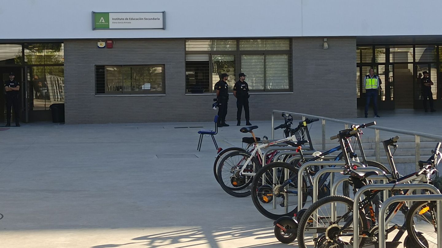 Un estudiante de 14 años ha sido detenido este jueves en Jerez de la Frontera (Cádiz) tras herir con un arma blanca a tres profesores y un alumno. (EFE/Francisco Jiménez Salado)