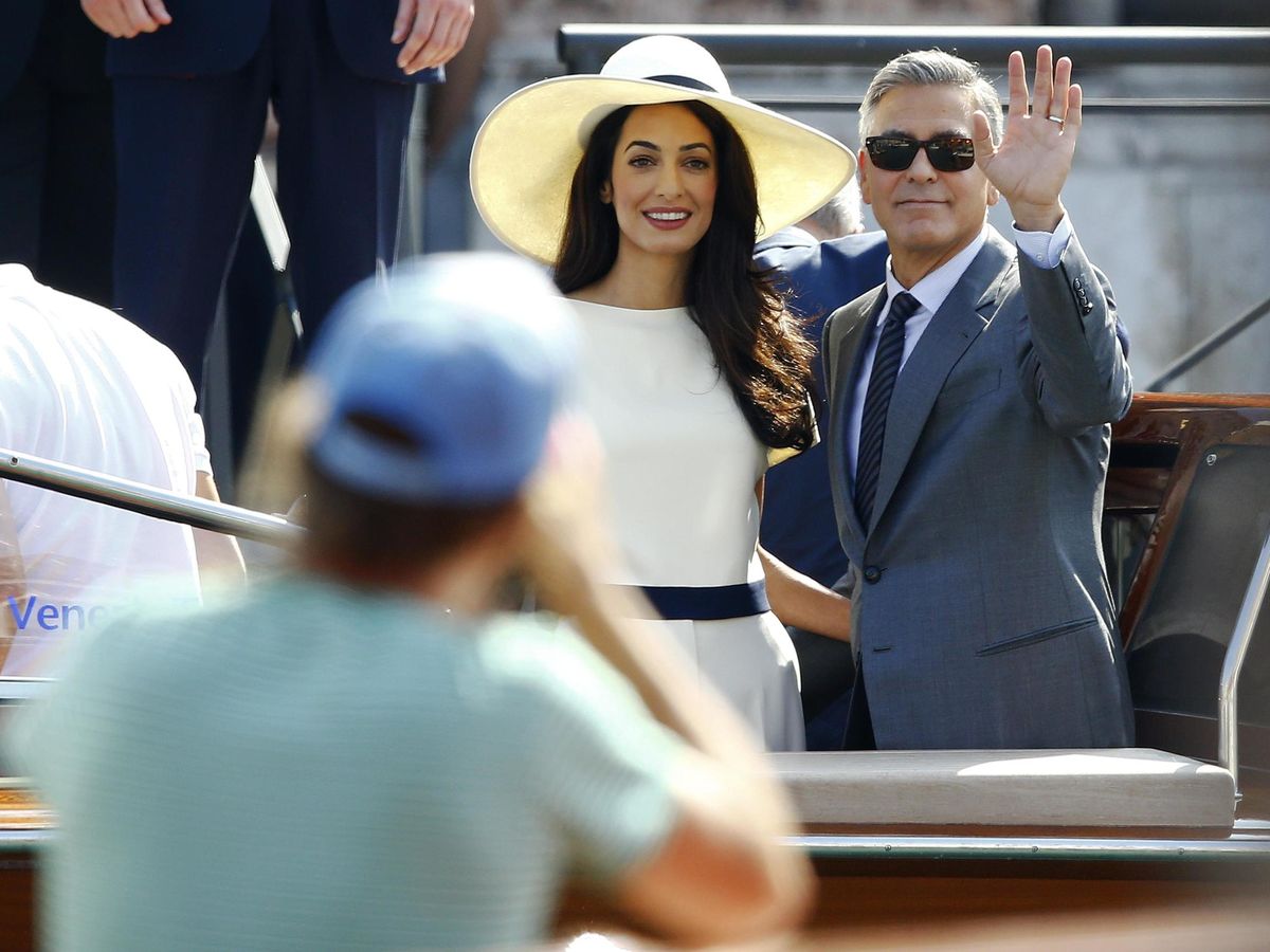 Foto: George y Amal Clooney durante su boda civil en Venecia. (Reuters/Stefano Rellandini)
