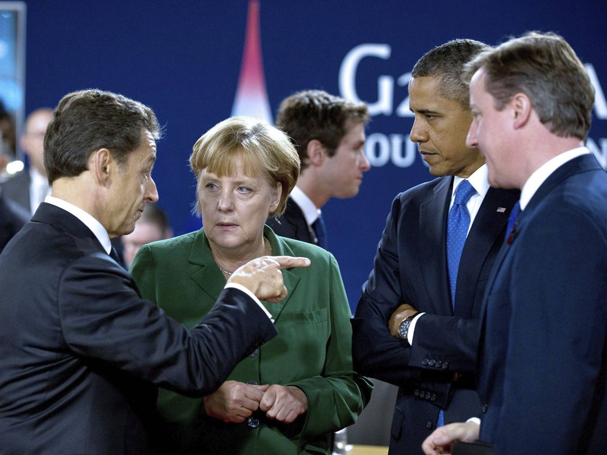 Foto: Nicolas Sarkozy, Angela Merkel, Barack Obama y David Cameron conversan en una cumbre dle G-20 en noviembre de 2011. (EFE)