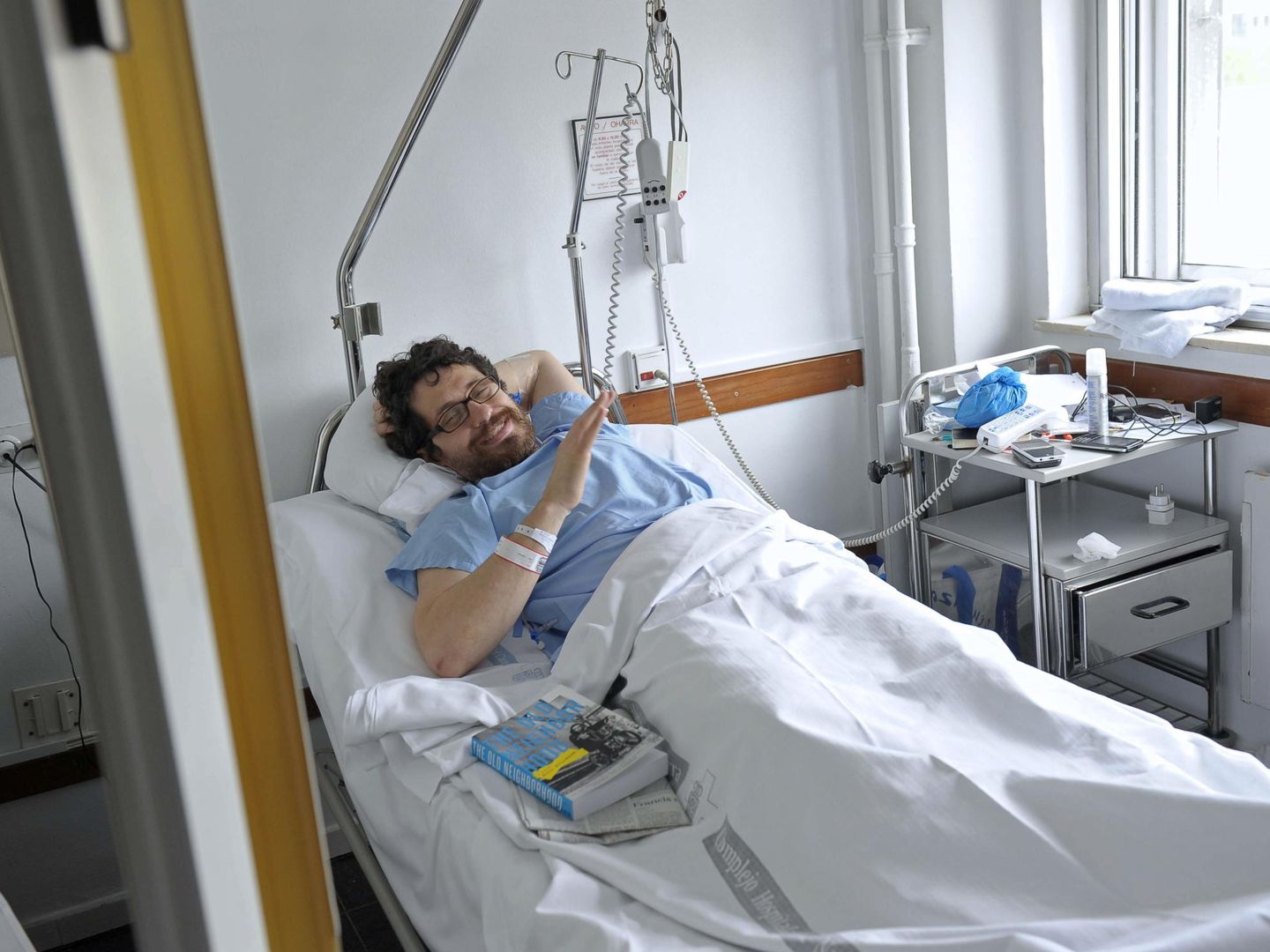 Bill Hillmann en 2014 en el hospital tras recibir una cornada en San Fermín (EFE)