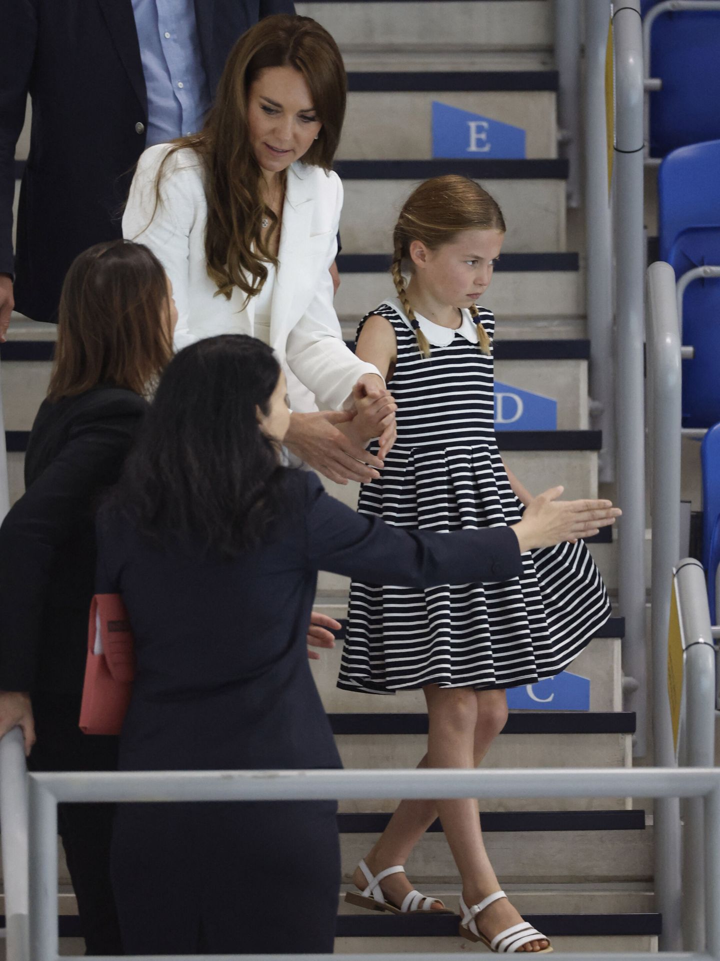 La princesa Charlotte y su madre, en los Juegos de la Commonwealth. (Reuters/Wermuth)