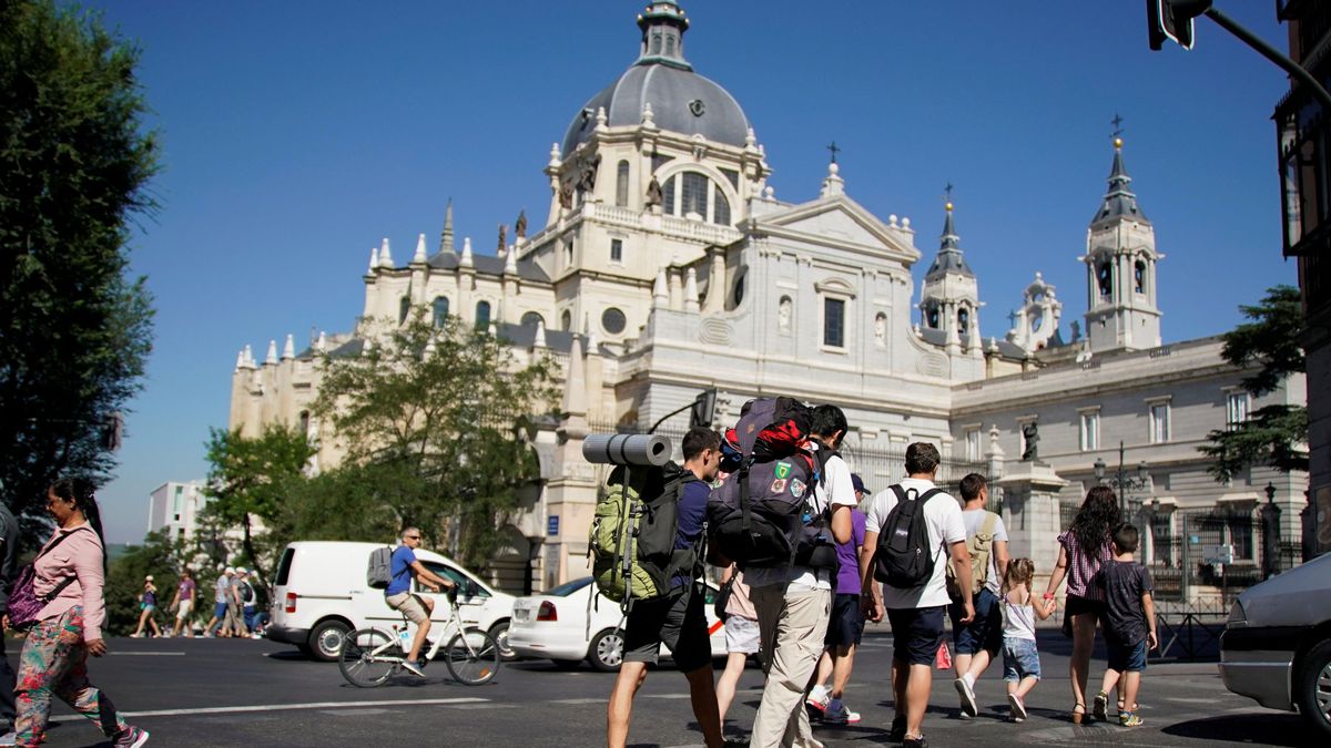 Alarma en Madrid: los hoteleros 'pinchan' frente a los Airbnb en San Isidro