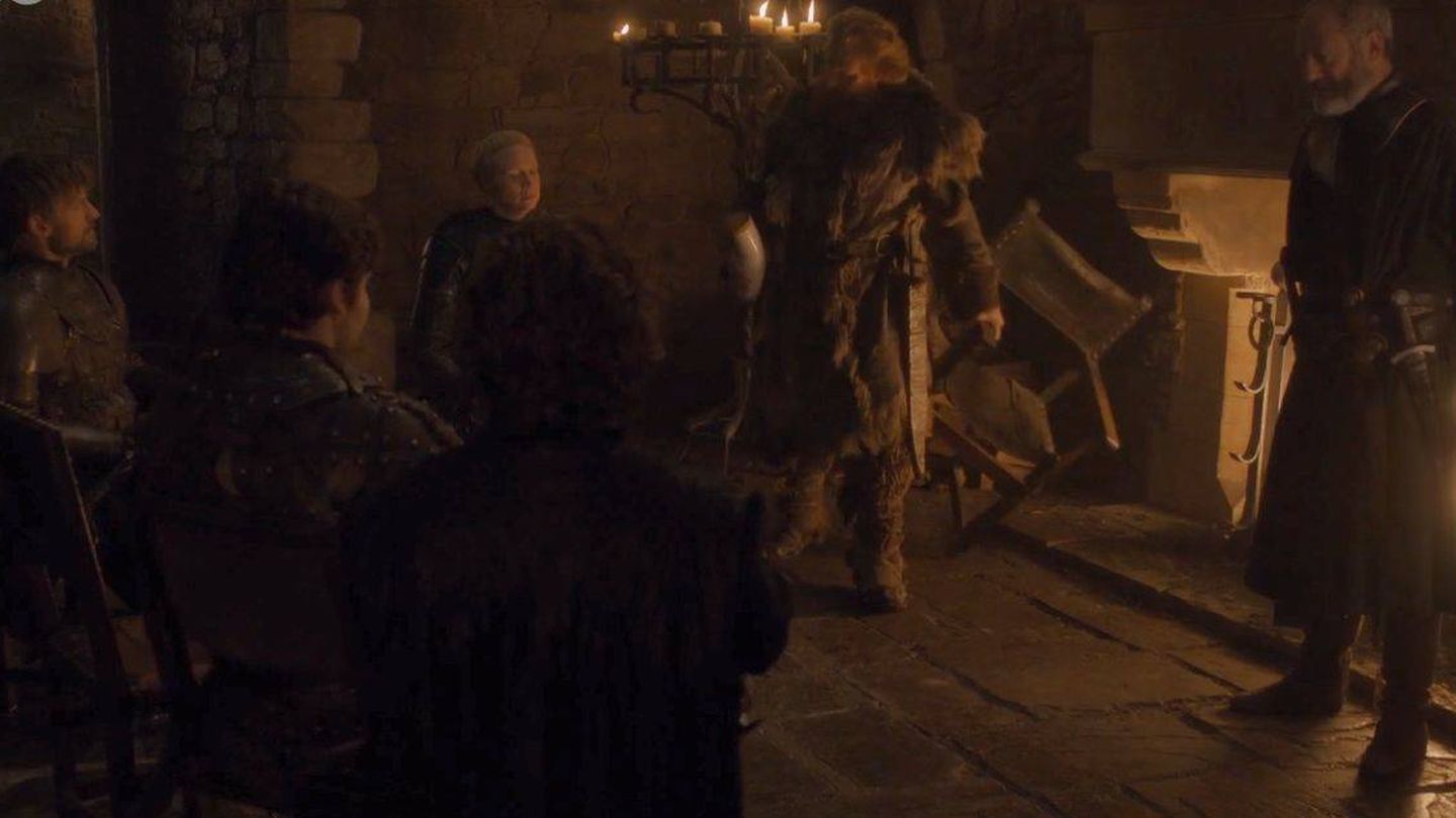 Reunión frente a la chimenea en 'Juego de Tronos'. (HBO)