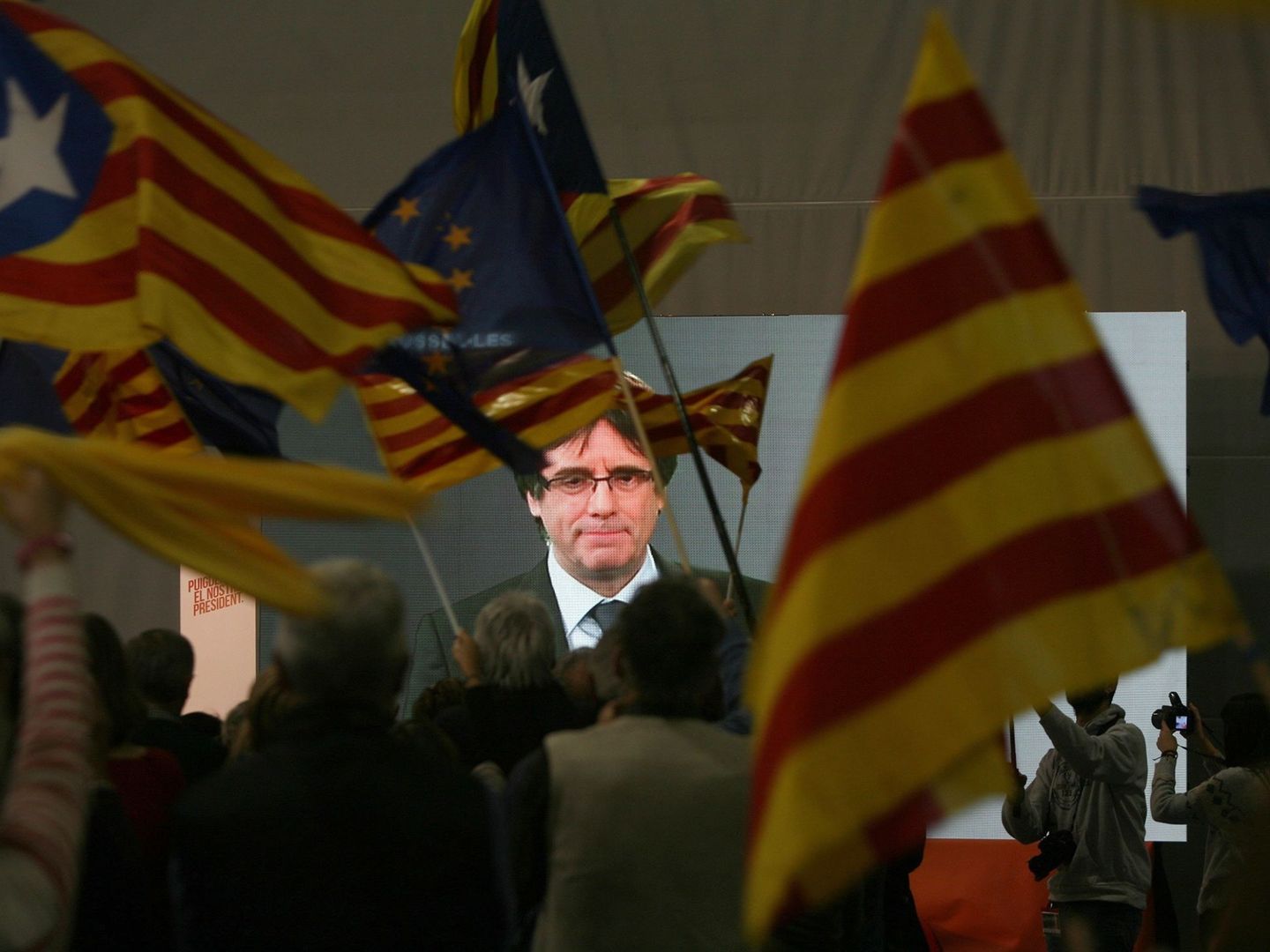 Acto de campaña del expresidente de la Generalitat, Carles Puigdemont | Foto: EFE