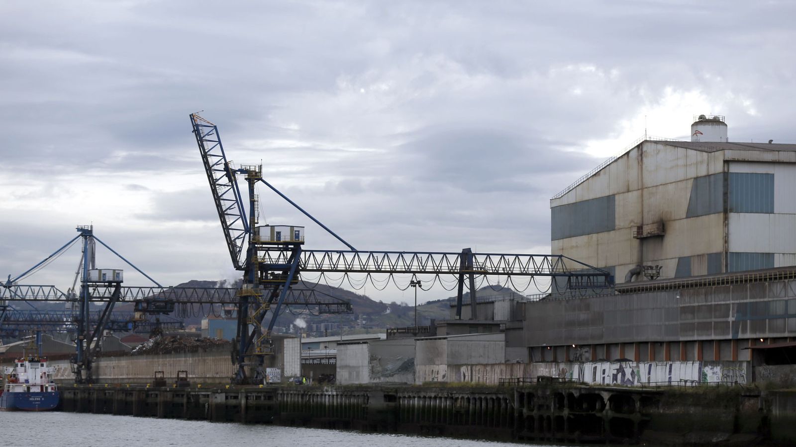 Foto: Vista de la planta de ArcelorMittal en Sestao (Vizcaya). (EFE)