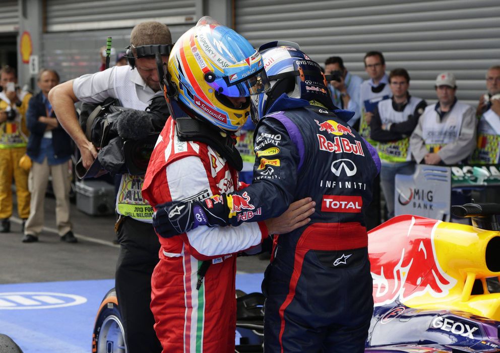 Foto: Fernando Alonso y Sebastian Vettel tras el pasado Gp de Bélgica.
