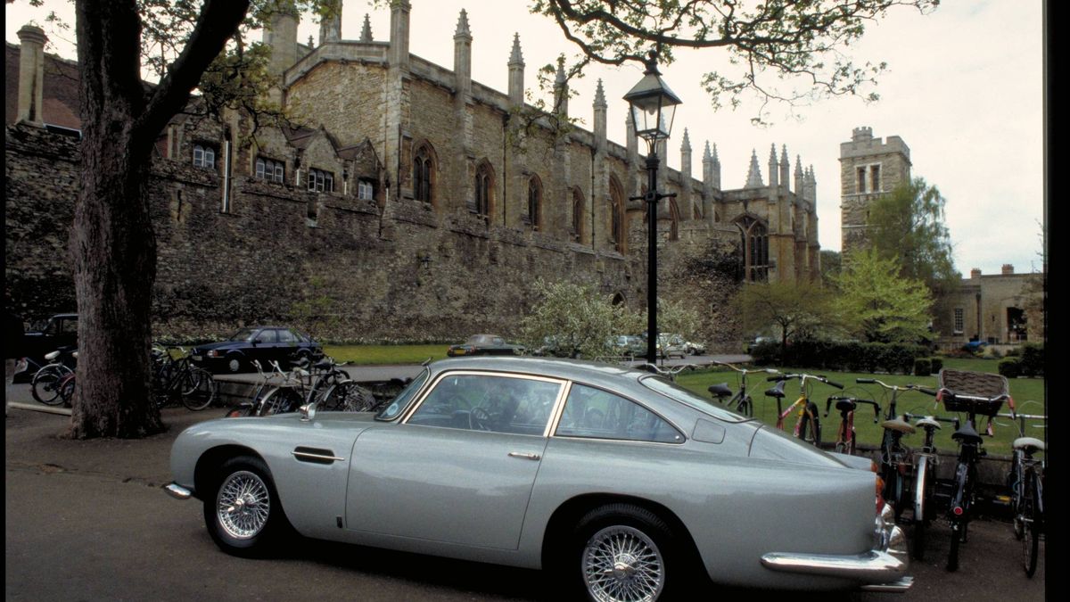 Aston Martin DB5, un coche para emular a Sean Connery como agente 007