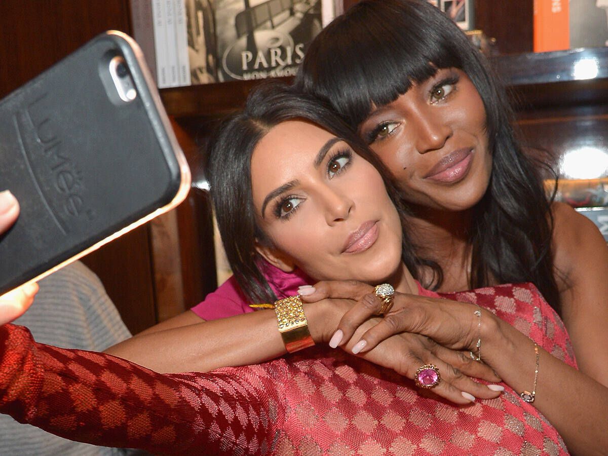 Foto: Selfies a la altura de Kim Kardashian con estos aros de luz y soportes para el móvil. (Getty)
