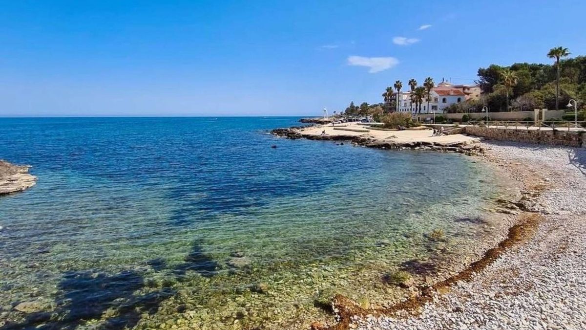 6 playas escondidas con bandera azul en España para tu próxima escapada