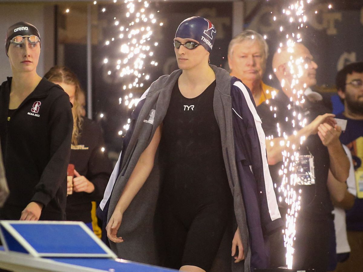 Foto: La nadadora Lia Thomas en una competición en EEUU. (Reuters/Brett Davis)
