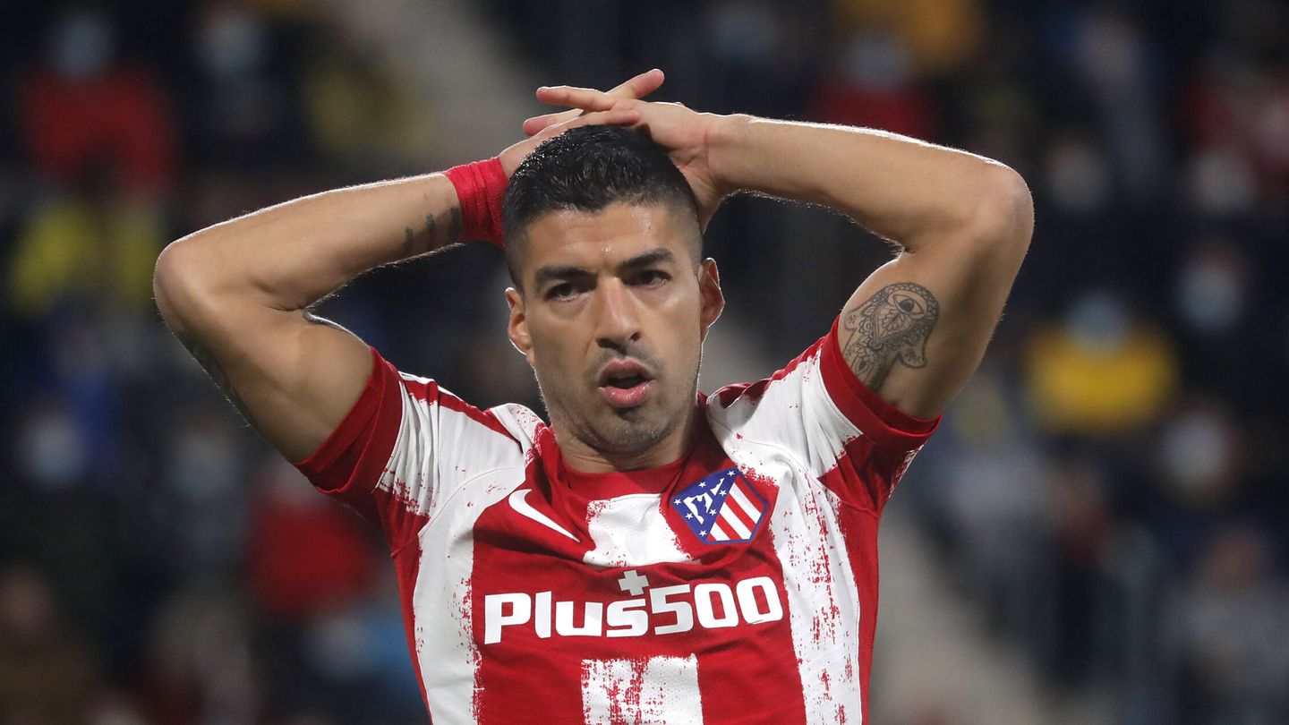 El uruguayo se lamenta tras fallar una ocasión de gol. (Reuters/Jon Nazca)
