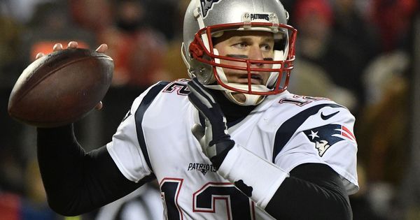 Foto: Tom Brady realiza un pase en la Super Bowl. (Reuters)