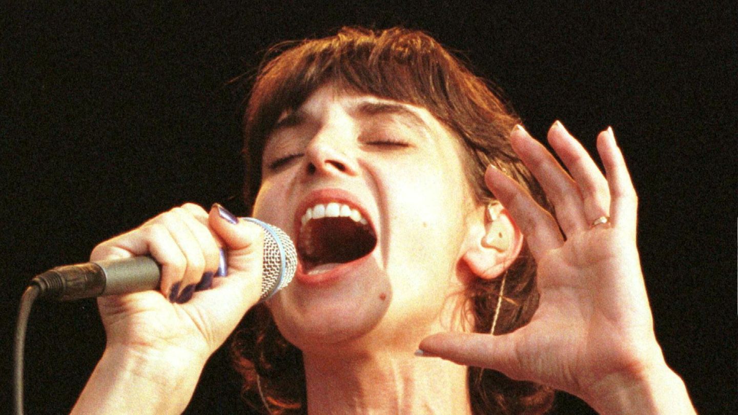 La cantante durante un concierto en 1997. (File Photo)