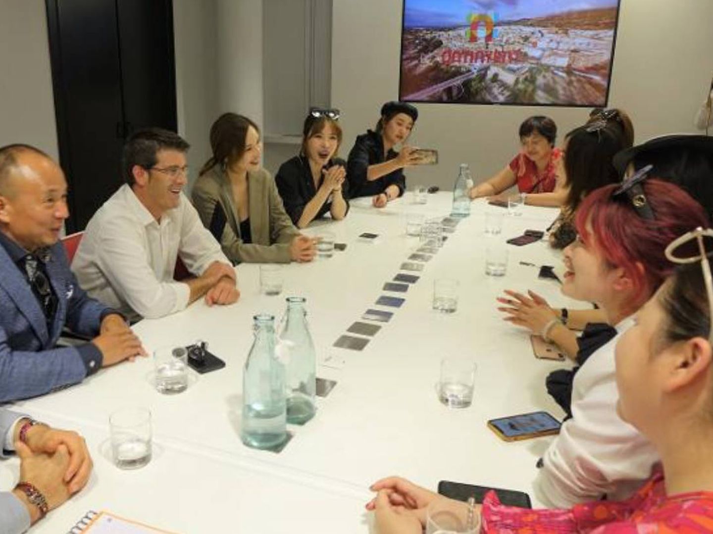 Keping, con las empresarias chinas de la cosmética Gre-Kriti y el alcalde de Ontinyent, Jorge Rodríguez. 