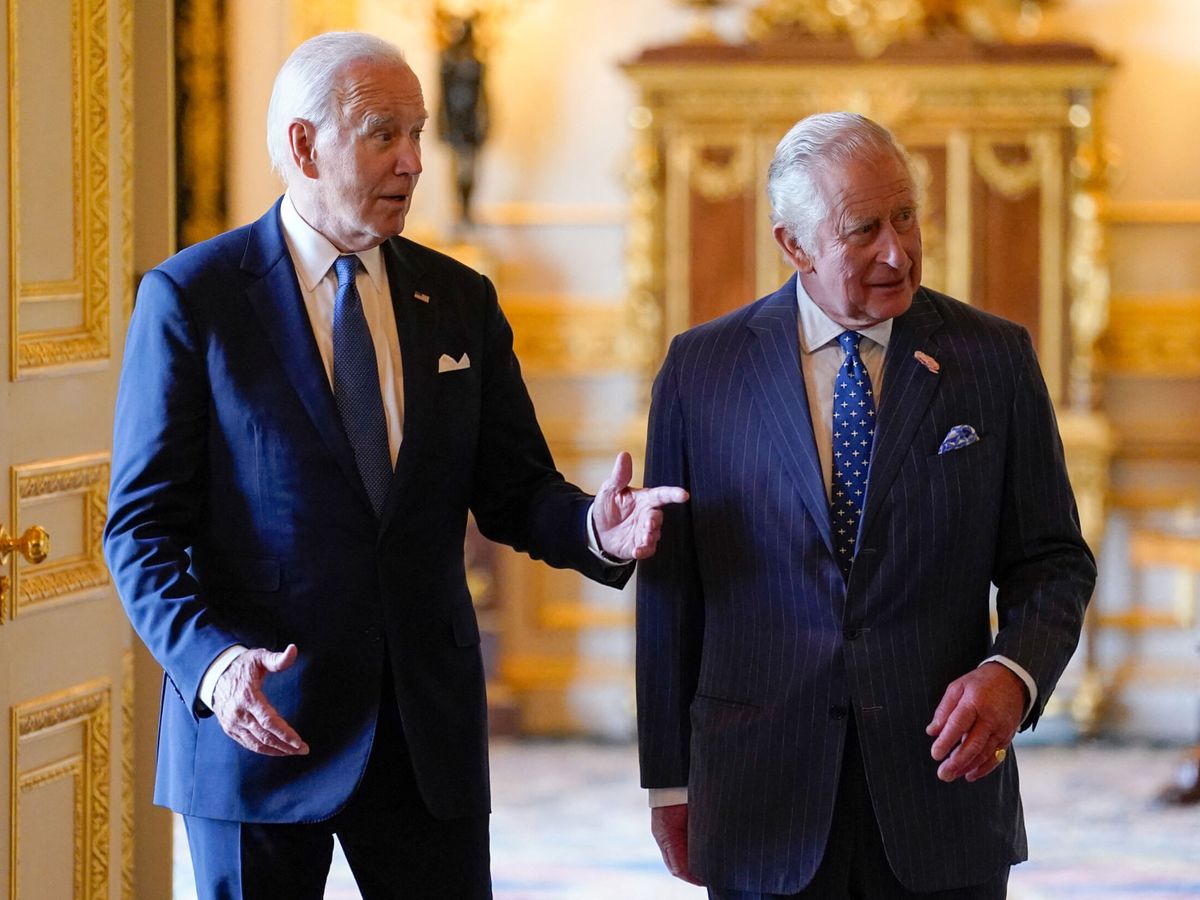 Foto: Joe Biden visita en Londres a Carlos III. (Reuters)