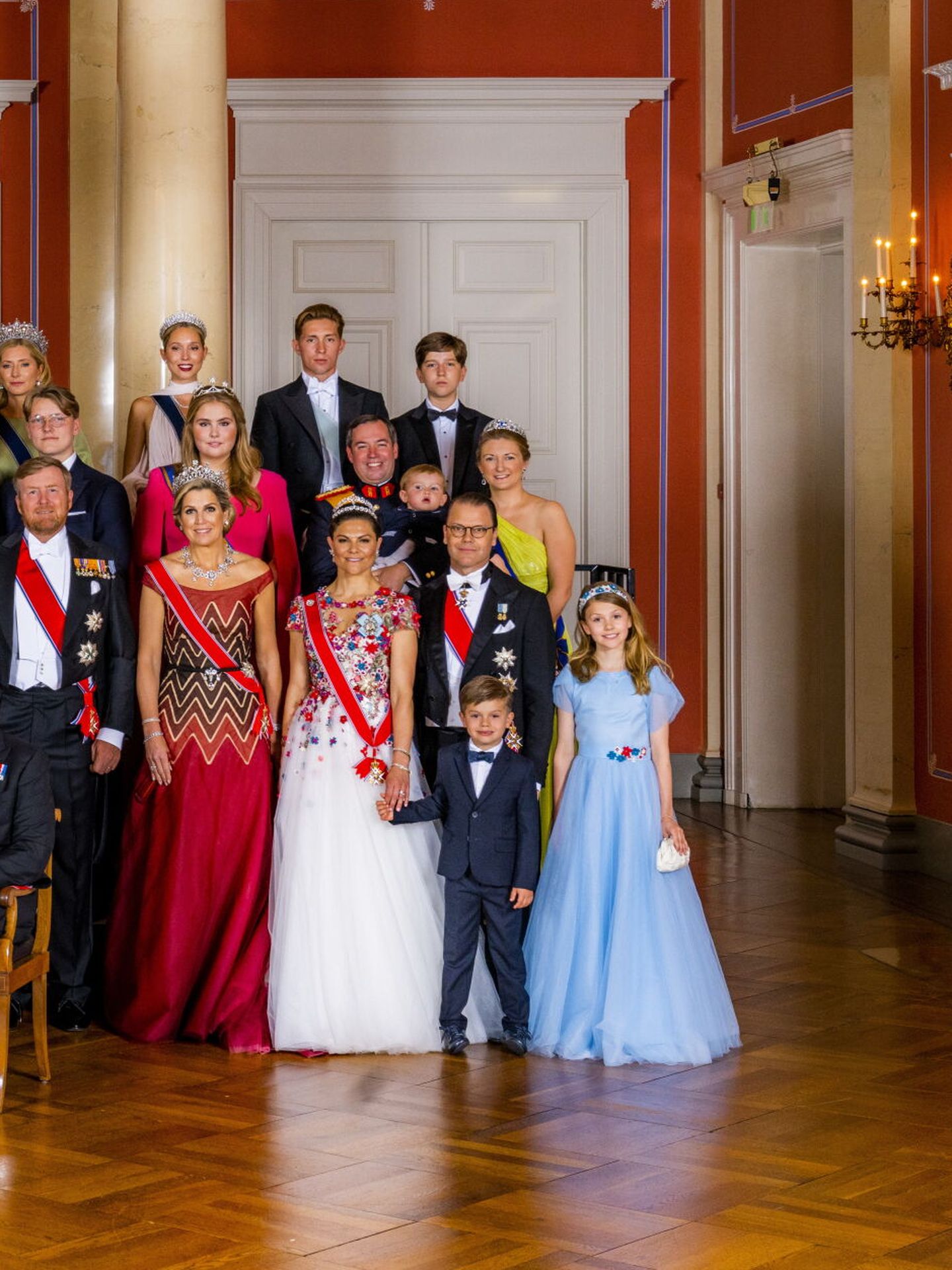 Victoria de Suecia, en la foto de familia. (EFE/Casa Real/Lise Aserud)