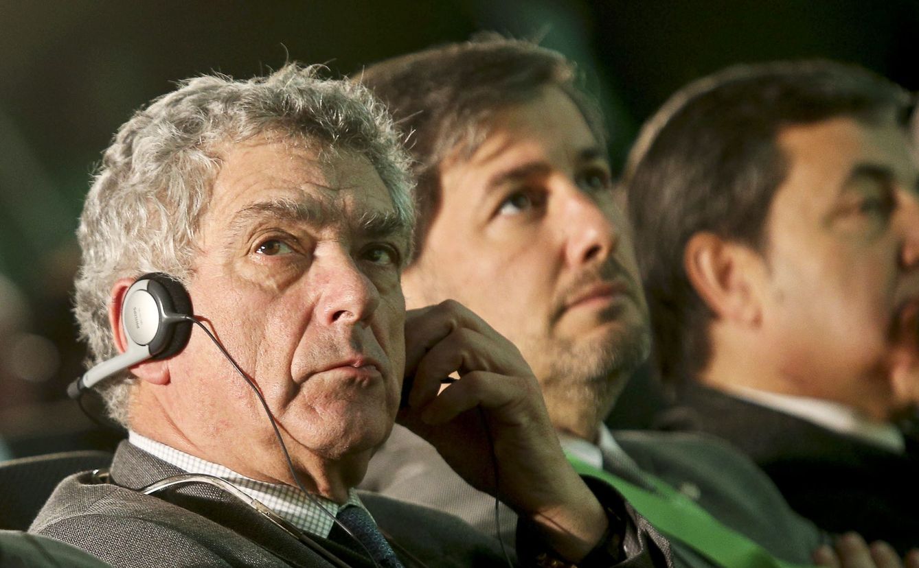 De Carvalho, con Villar. (EFE) 