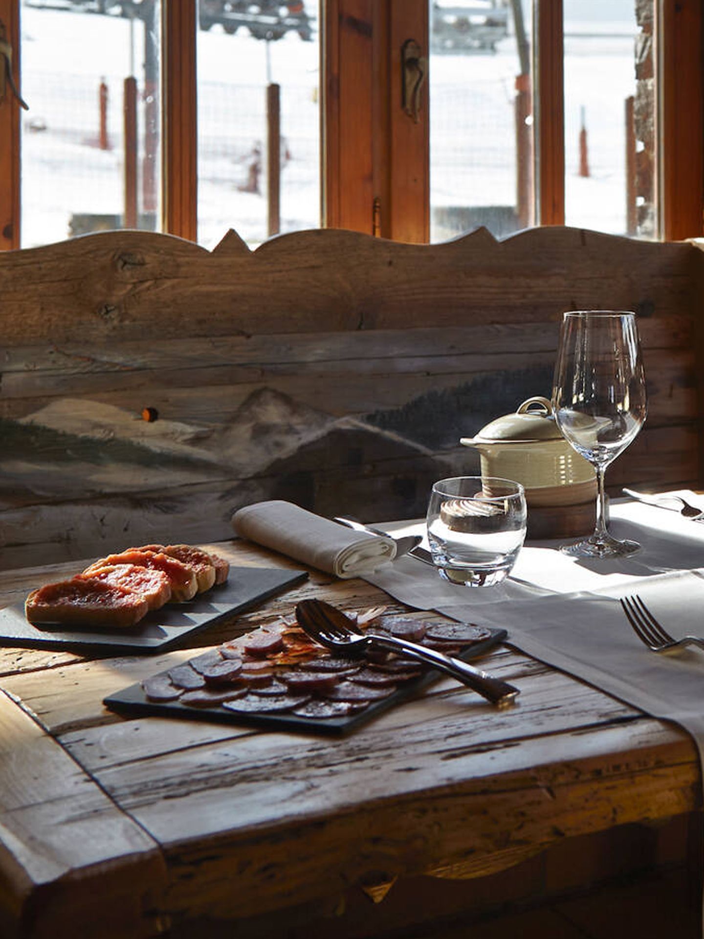 Gastronomía andorrana tradicional a la mesa. (Visit Andorra)