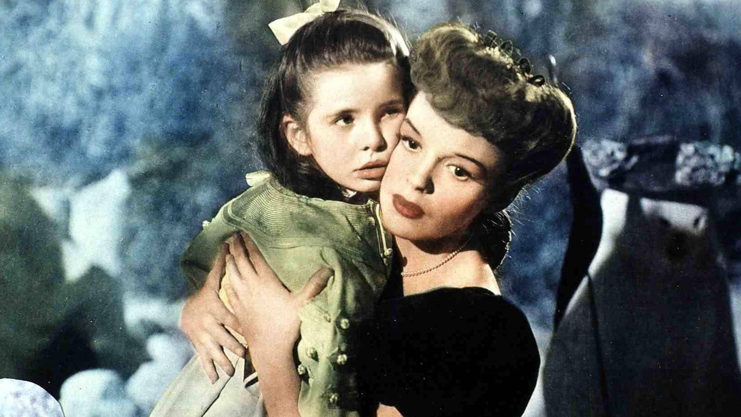 Judy Garland y Margaret O'Brian, en una secuencia de 'Cita en San Luis'. (CP)