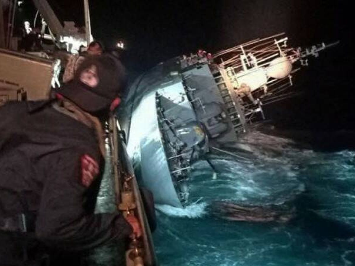 Buscan a 33 marineros desaparecidos tras naufragar un barco de la Marina de  Tailandia