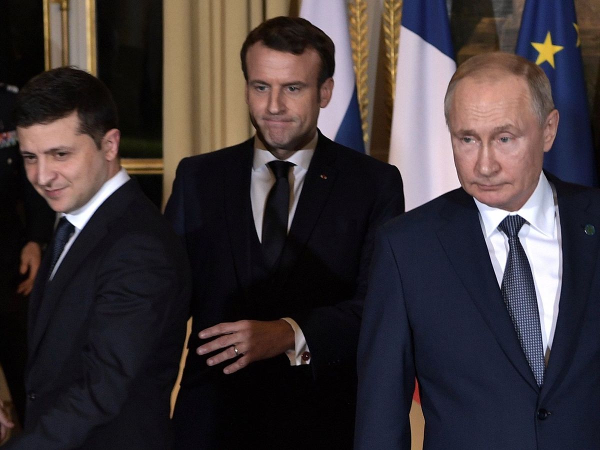 Foto: El presidente ucraniano, Volodímir Zelenski, el presidente francés, Emmanuel Macron, y el presidente ruso, Vladímir Putin. (EFE/Alexei Nikolsky)
