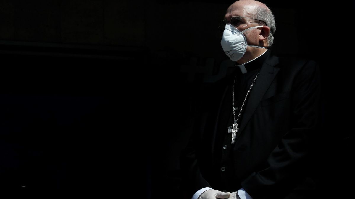 El Hospital de San Rafael (Madrid) recibe el material sanitario donado por el Papa