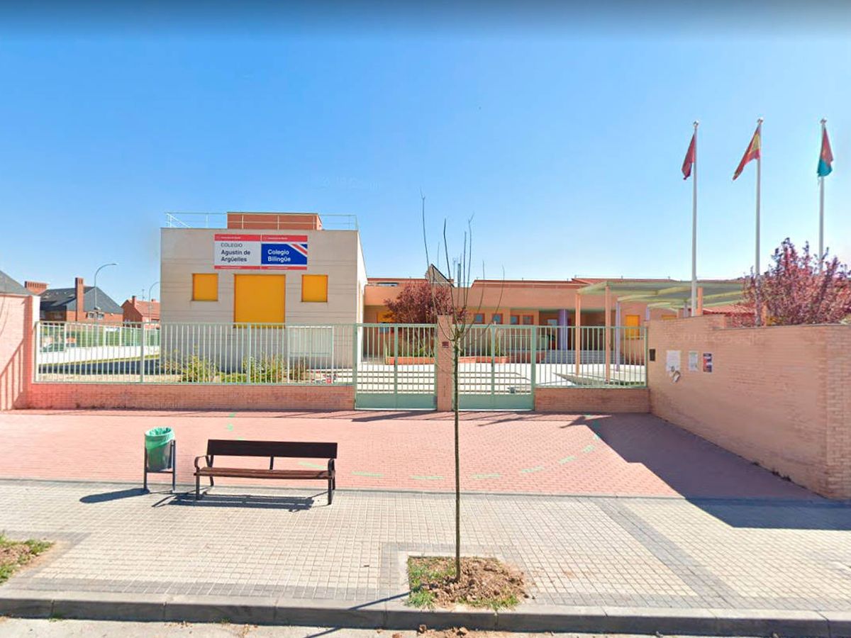Foto: En un despacho del colegio Agustín de Argüelles, en Alcorcón, es donde se ha instalado el aula improvisada (Foto: Google Maps)