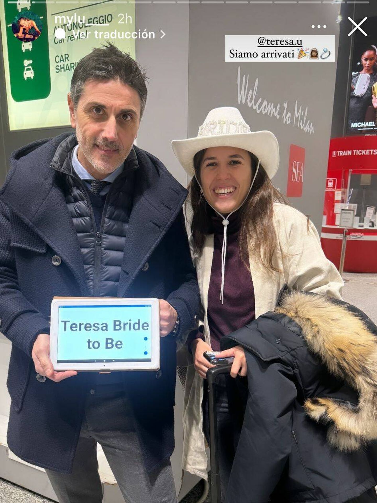 Teresa Urquijo, a su llegada al aeropuerto de Milán. (Mylu__)