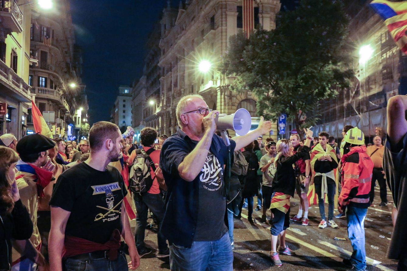 ANC y CUP piden desalojar la Via Laietana y terminar con la manifestación. (D. B.)