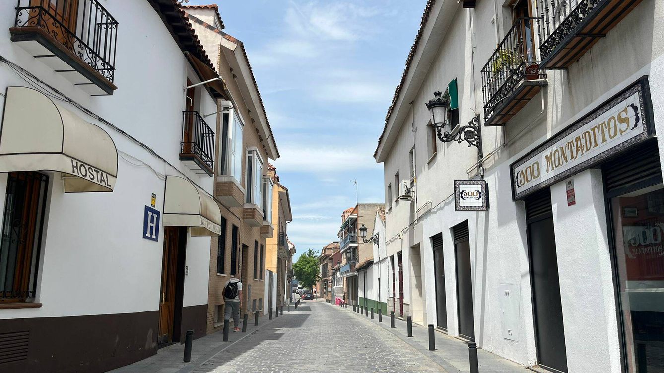 Foto: La calle Acuario que conecta la plaza y los contenedores. (A. F.)