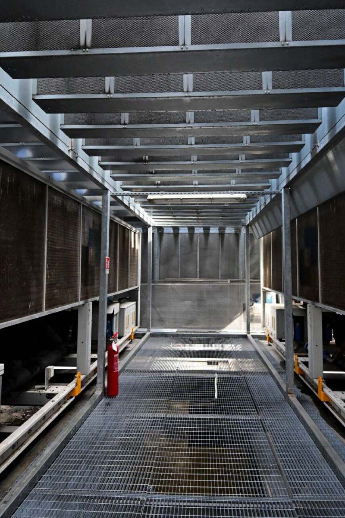 Foto de Competencia da la razón a Amazon, Microsoft y Equinix con los data center frente al pulso del Gobierno