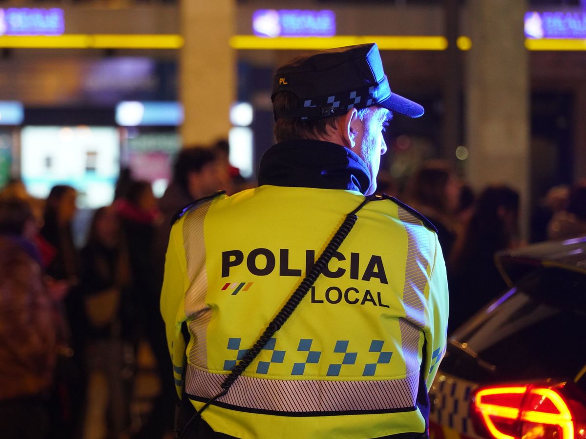 Foto: ¿Cuánto dinero cobra un Policía local en La Rioja? Lo que se gana al mes por salario base y por complementos (Alberto Ruiz/Europa Press)