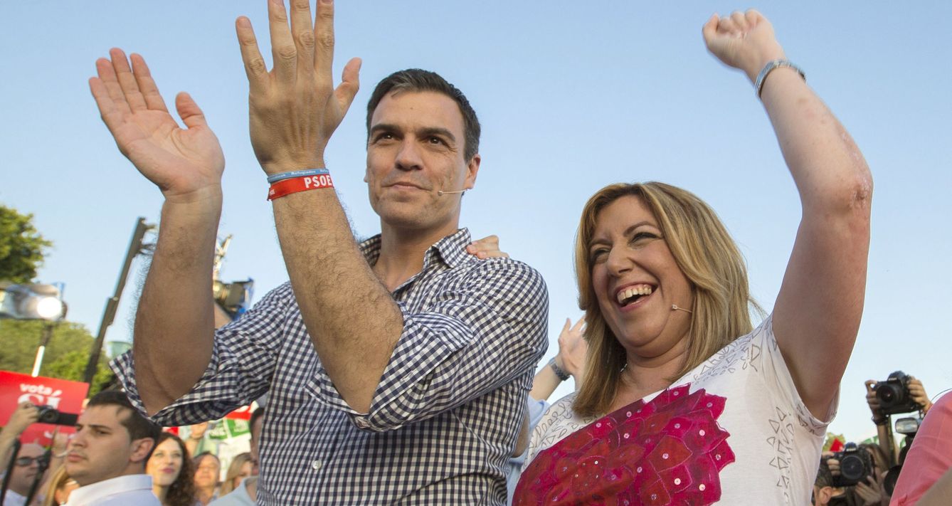 Pedro Sánchez y Susana Díaz en una foto de archivo durante un mitín de campaña. (EFE)