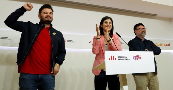Foto: El candidato por ERC al Congreso Gabrilel Rufián (i) y sus compañeros Marta Vilalta y Joan Josep Nuet (i). (EFE)