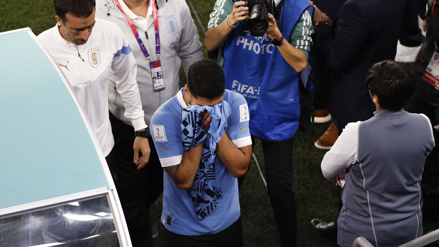 Suárez, hundido tras el partido. (EFE/Alberto Estevez)