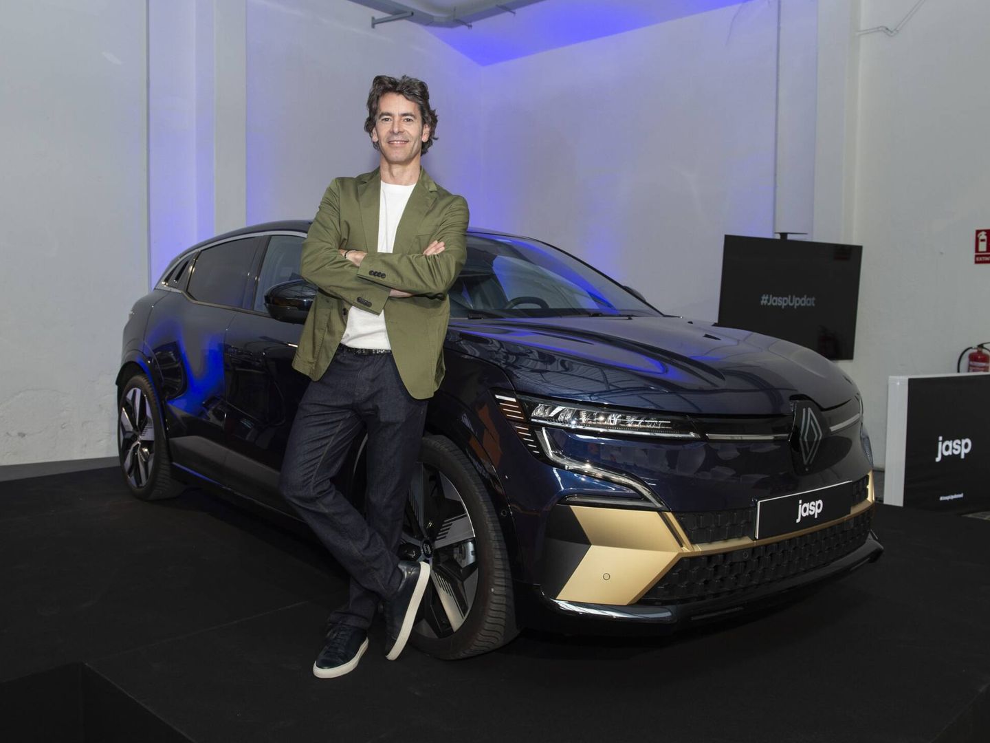El actor Eduardo Noruega protagoniza la campaña de lanzamiento del Renault Mégane E-Tech eléctrico.