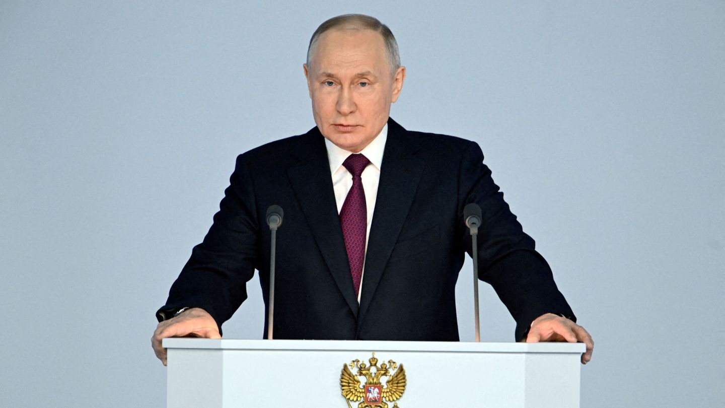 FILE PHOTO: Russian President Vladimir Putin delivers his annual address to the Federal Assembly in Moscow, Russia February 21, 2023. Sputnik Pavel Bednyakov Kremlin via REUTERS ATTENTION EDITORS - THIS IMAGE WAS PROVIDED BY A THIRD PARTY. File Photo