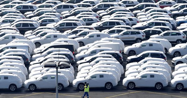 Foto: Coches de exportación de Volkswagen en el puerto de Emden (Alemania). (Reuters)