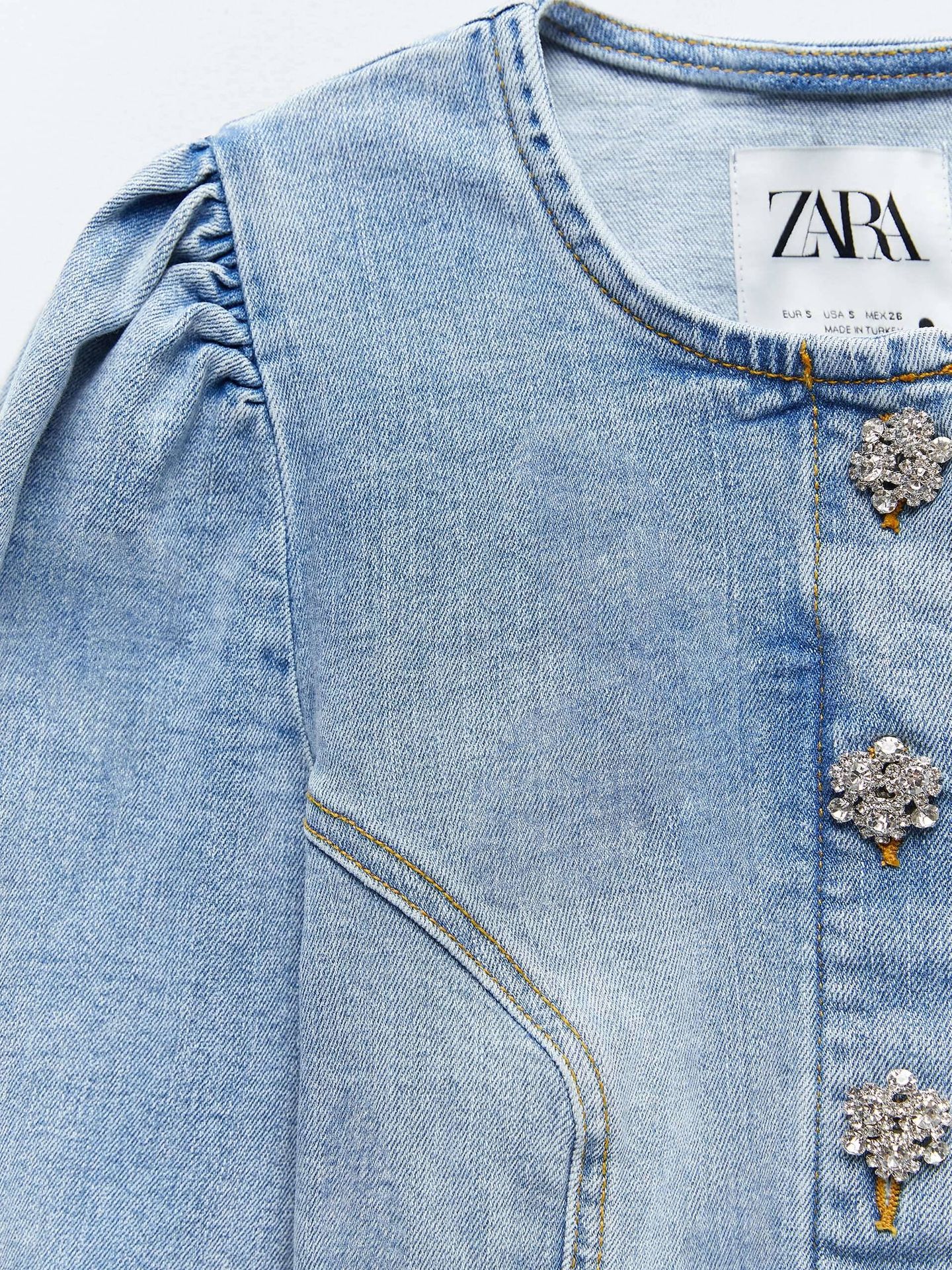 El conjunto denim de Zara. (Cortesía)