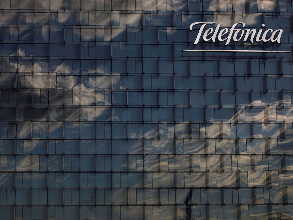 Foto: Fachada de la sede de Telefónica en Madrid. (Reuters)
