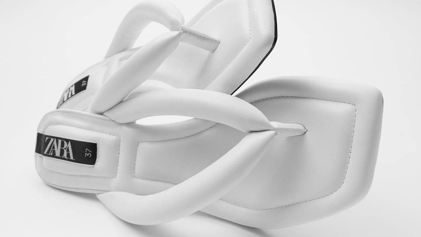 sandalias blancas de Zara que en ventas y compran las que saben de