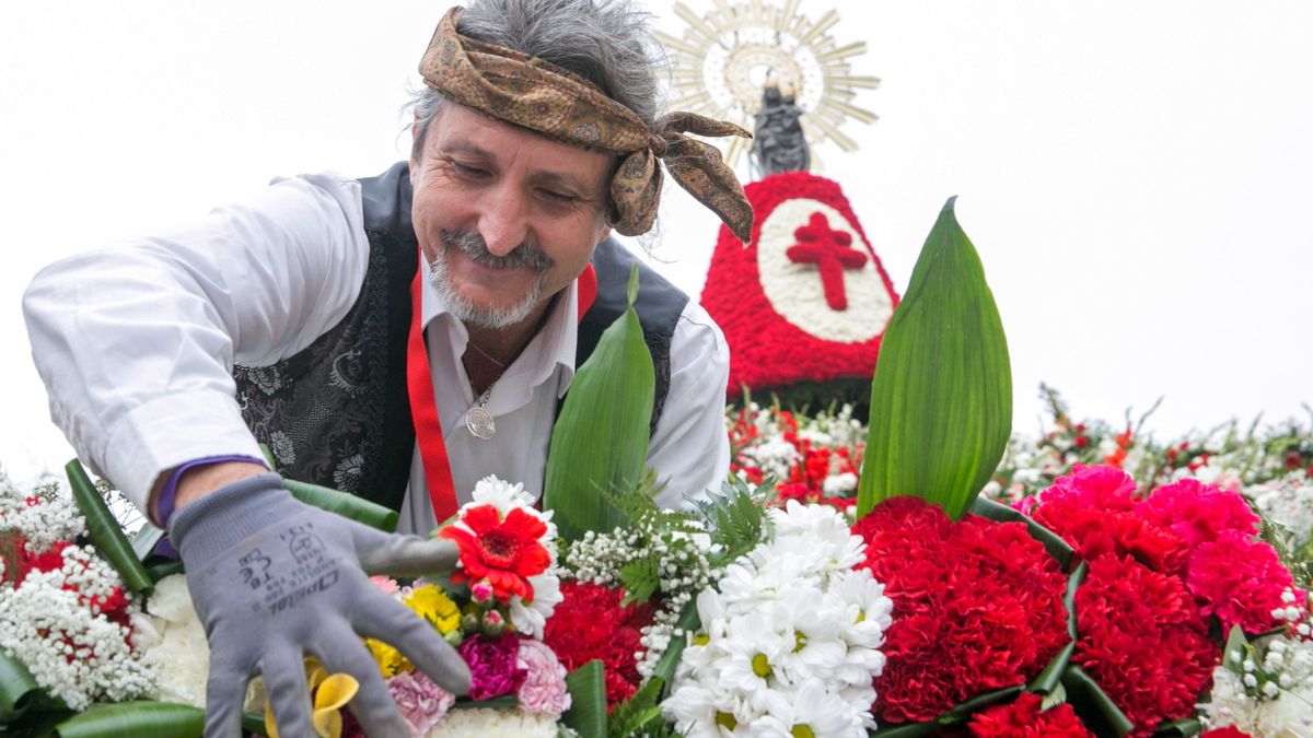 Ofrenda a la Virgen del Pilar en Zaragoza: ¿a qué hora se verá cubierto de flores el manto?