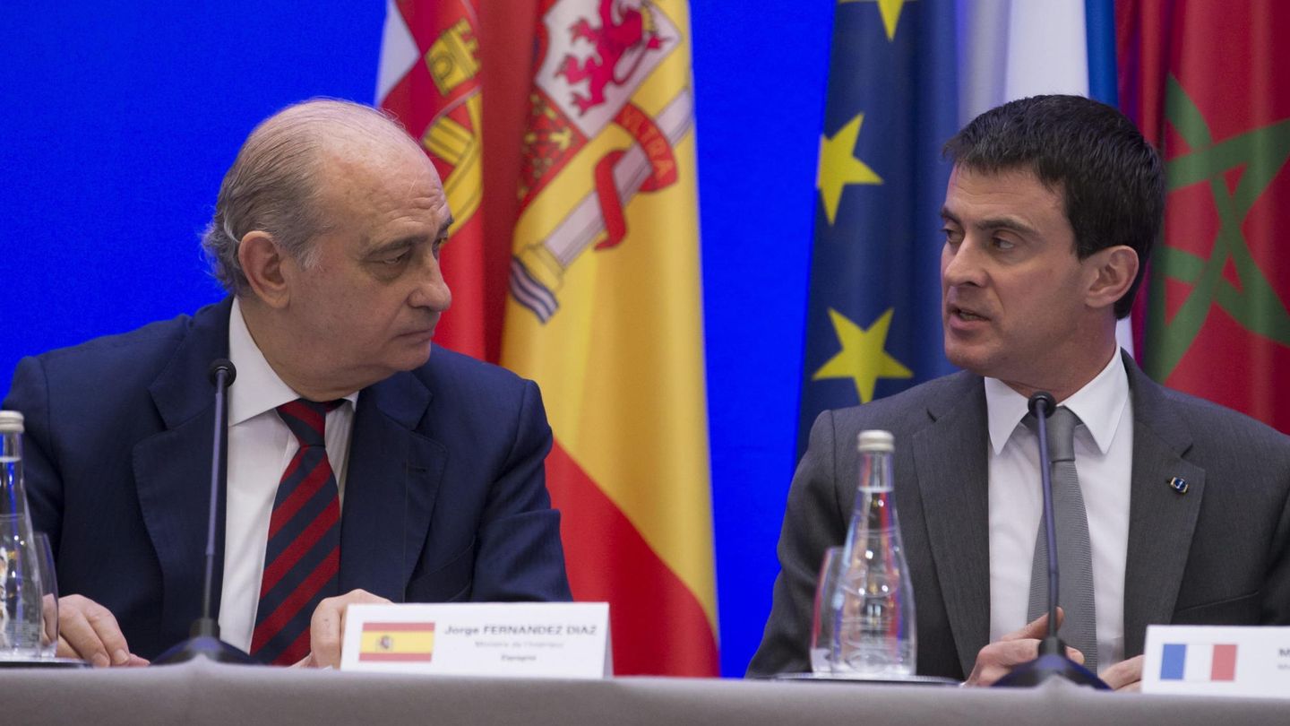 Jorge Fernández Díaz y Manuel Valls. (Efe)