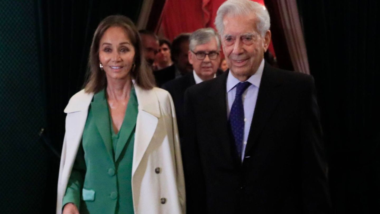 Isabel Preysler y Mario Vargas Llosa, en los premios Madrileño del Año. (EFE/Fernando Alvarado)